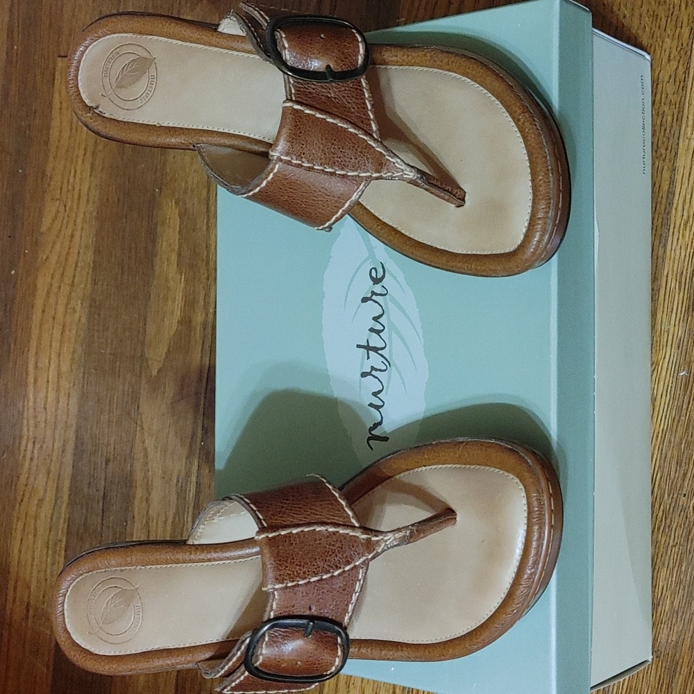 NURTURE size 7.5 brown mule